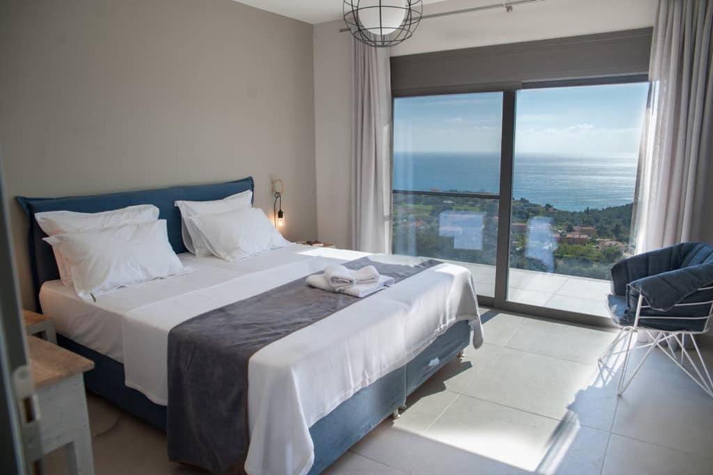 New Villa Blue With Private Pool At Trapezaki Livathos  Extérieur photo