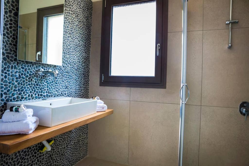 New Villa Blue With Private Pool At Trapezaki Livathos  Extérieur photo