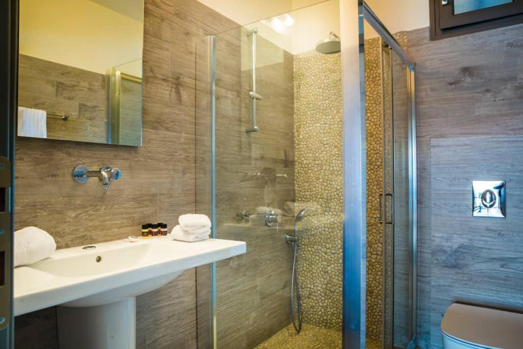 New Villa Blue With Private Pool At Trapezaki Livathos  Extérieur photo